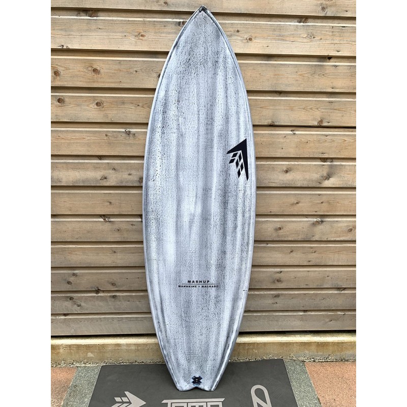 planche de surf firewire mashup 5'6 swallow volcanic