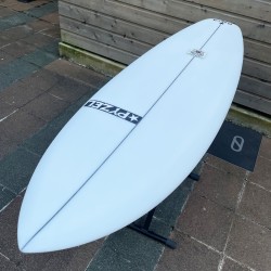 Planche de surf 5'6 Pyzel White Tiger
