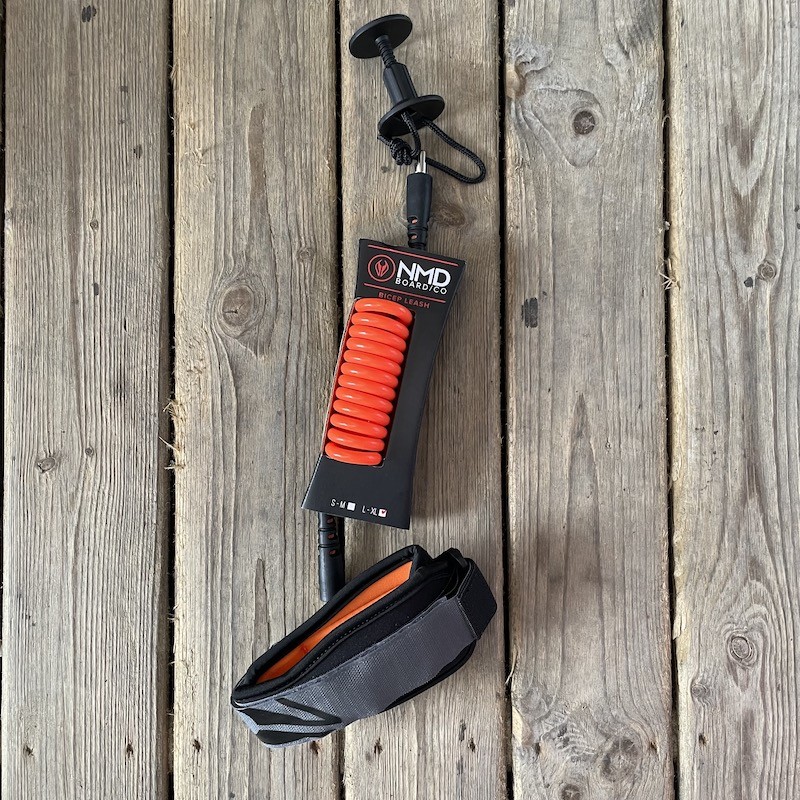 Leash Bodyboard NMD Pro Bicep – Orange/Grey – Confort & fiabilité pro