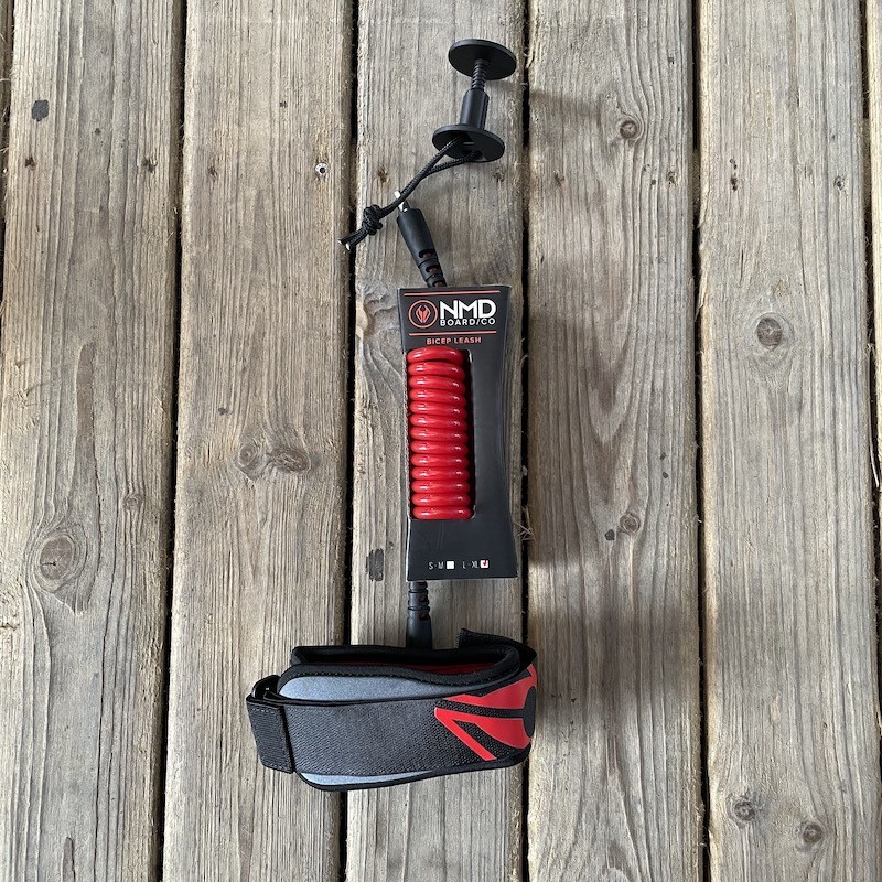 Leash Bodyboard NMD Pro Bicep – Red/Black – Confort & fiabilité pro